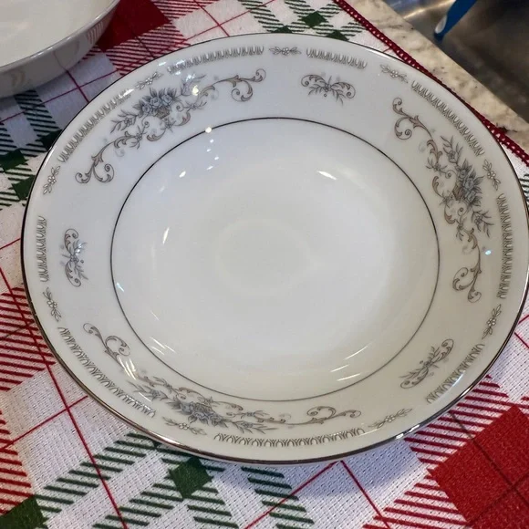 Vintage Fine Porcelain China “Diane” Dessert Bowls - 2 piece set - Picture 2 of 5